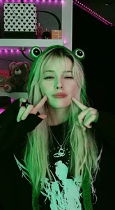 DittyKittys 🐸 froggy outfit 🐸 sexfoto 2