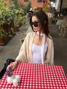 I'm having lunch at the best restaurant in the world💕 de AnabelHun  4 Imagens