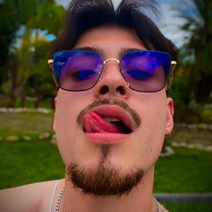 🥰 de Aiden_Gray  5 Imagens