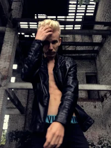 Vuitton Public Pic 2