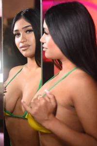 Kira_Krush Sexy Bar! Pic 9