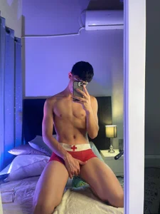 NovaaWhelerのI am the cure to your illnessの 6枚の写真