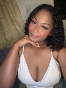 AranxaC beautiful dark skinned woman টি ছবি
