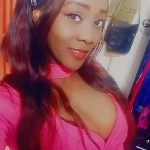 _Niki_69 In bed, misbehaving is always a good thing. Foto 4