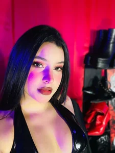 ArtemisaStone your goddess waits for you, to submit you 🚬🕯️ Pic