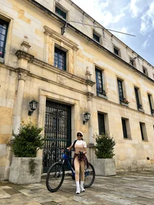 Holly_Brensonexx_ un paseo por la ciudad Foto 8