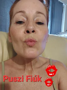 Divinna Reggel 6-kor álmosan.. Bilde 5