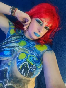 angel__red_のI turned my body into a canvas… 🎨😈の 4枚の写真