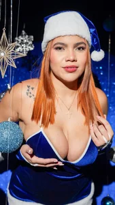 hillary_uckerman_ Merry Christmas 🎄🎄⛄❄💙💙 Hình 2