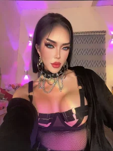 Premium_Womanhood LOOK INTO MY EYES Pic