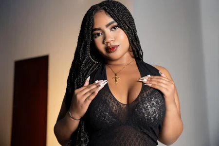 MirandaTurbay Public Pic 5