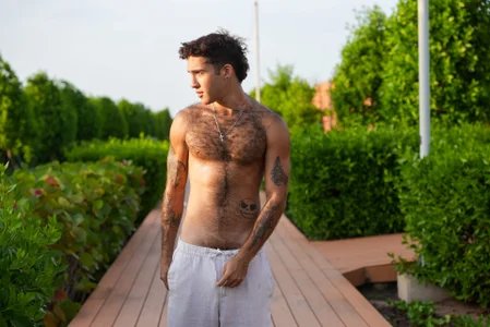 Seaboy_ Hot hairy Pic 2