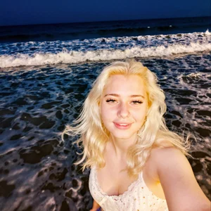 Kate_Krose Public  4টি ছবি