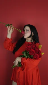 scarlettt_ss Between Petals and Looks Pic