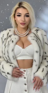 SpicyNora Public Foto