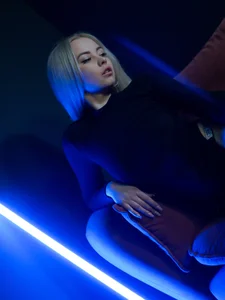 StephanieSweety Portraits in the dark Pic 2