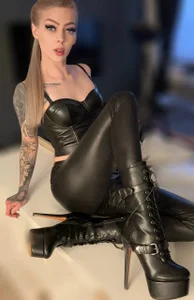 Melina_Diamond Public зображення 4