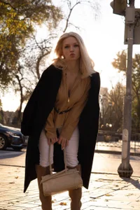 alice_wond autumn walk 🥰 Pic 2