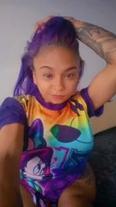 Lauren_Hills069 kiss Pic 2