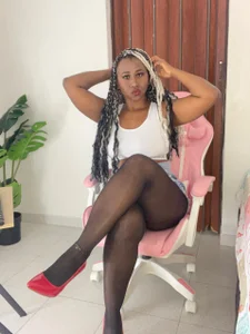 alexajhonson1012 Do you want to see me in heels? Bilde