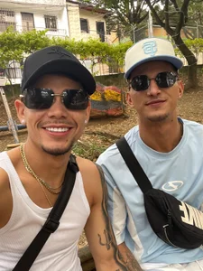 Friendsofeverything_ Public Hình 5