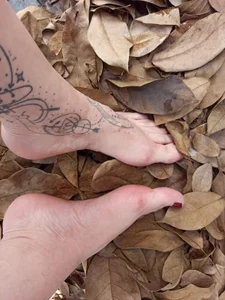 My feet🦶🏻 de tiffanyandClark  7 Imagens