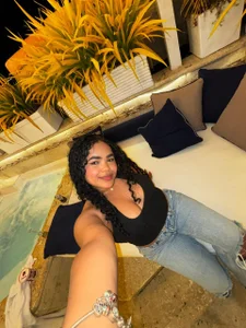 Si miras mucho… te quedas 😏 de Tiffany_Brewer  3 Imagens