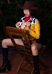 Lesliehonney__ Cowgirl Pic 2