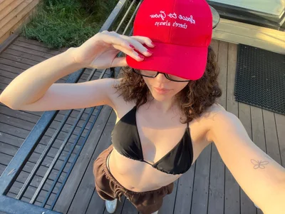 JohnetteConstine Mia  6টি ছবি