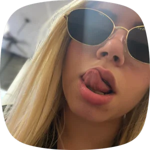 maeve_bigboobs Public Pic 3
