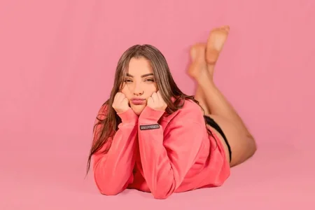 Nicole_white_11 Public Pic 3