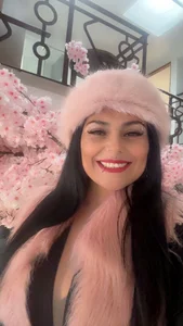 CharlotteCottin happy start to the week💋 Pic 2