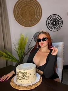 melanieklaus2 MY BIRTHDAY 🥳😘 - {count, plural, one {תמונה אחת} two {שתי תמונות} many {# תמונות} other {# תמונות}}