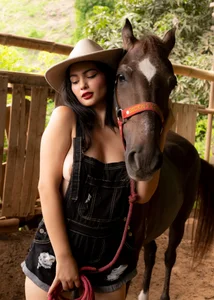 kareena_basu "A naked Amazon of fears, dressed in fire" 🔥🐎 Immagine  3