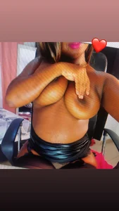 Brittanyjhons_のBlack Beautyの 4枚の写真