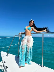 valerietnt LOVE BEACH Pic 2