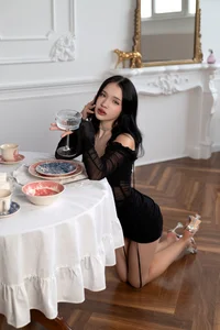 The lady in black🖤 od AnneCurtis  snímek