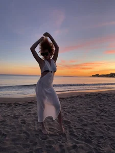 Alexa_Duque34 beach day Pic 5