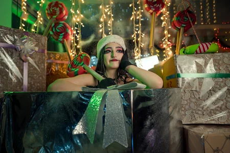 Charlotte_Germanotta_ Merry Christmas Pic