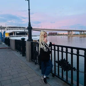 JessicaHoffmann Walking รูป 