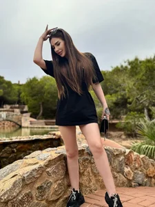 BurgundyMuse ​Skinny ​and ​naughty 💦​ Foto 3