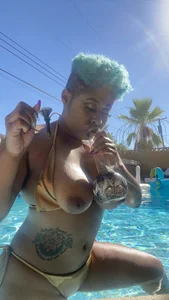 Showing off de MeleiMarvelous  7 photos