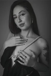 Emilywatsonn tied to you Billede 3