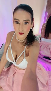 Holyjacky_ How does my skirt look? 圖片