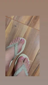 Do you want to suck my beautiful feet? 👿 de bubble_red  3 photos