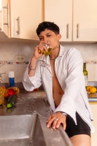 ZoeKrugのcooking something hot to eat me 🤭🤭の 4枚の写真