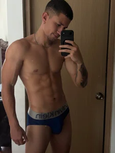 Thin_tommy01 more of me Foto 4