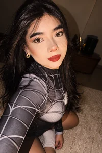Sara_rousse10: 🕷️🖤 Caught in Spider Girl’s Web 🕸️❤️ ( 3 фото)
