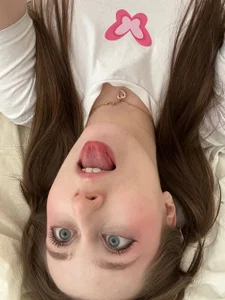 FroggyAnna look at the little butterfly 🦋 Pic 6