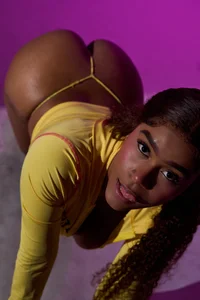 YariRose LATINA GRIL 💛 Foto 2